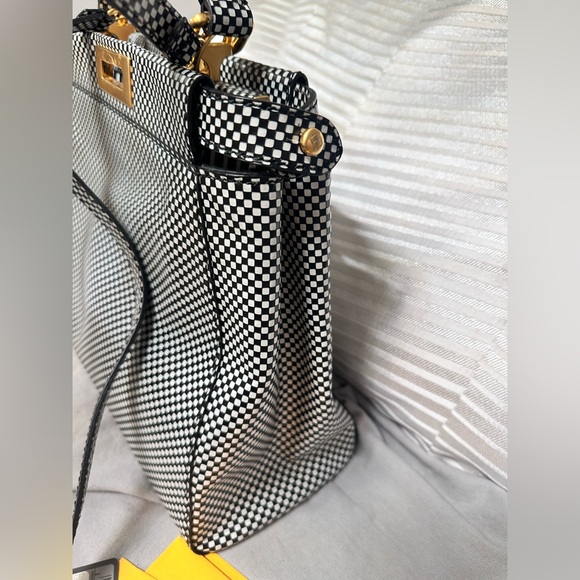 🛍️Fendi Peekaboo vintage never used limited edition absolutely fabulous - Picture 9 of 12